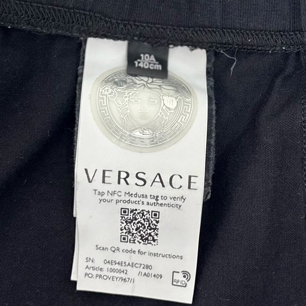 Versace girls’ black leggings featuring the iconic Greca pattern in soft pink - Picture 5 of 5